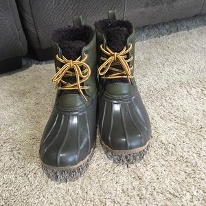 American eagle fuzzy duck boots
